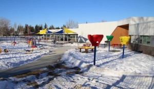 The new school features a specialized playground. (Evelyne Asselin/CBC)